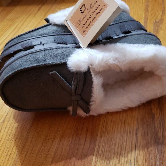 Moccasin Slippers with Memory Foam - Picture 2 of 4